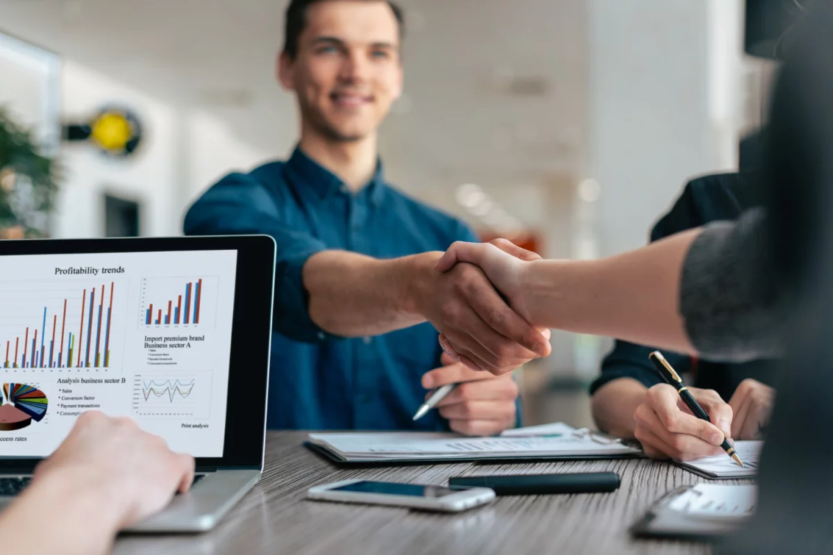 10 szybkich i zdrowych obiadów do 20 minut — przepisy, warianty wegańskie, lista zakupów i tabela kalorii